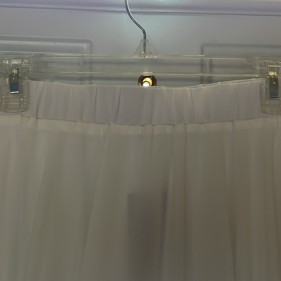 NWT Verdusa polyester fully lined elastic waist white wired bottom skirt, Size M - Picture 4 of 10